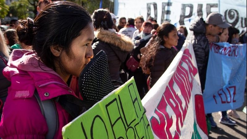 Día de masivas protestas en las calles: cortes en accesos y piquetes en 20 provincias