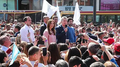Elecciones 2019: Así fue la puesta en escena de Macri y Vidal en Florencio Varela, tras la tragedia en Ezeiza Elecciones 2019: Así fue la puesta en escena de Macri y Vidal en Florencio Varela, tras la tragedia en Ezeiza