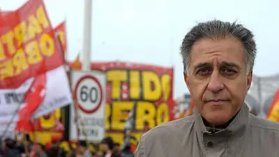 El insólito tuit de Néstor Pitrola por la unidad de la CTA y la CGT que generó una ola de burlas en redes sociales El insólito tuit de Néstor Pitrola por la unidad de la CTA y la CGT que generó una ola de burlas en redes sociales