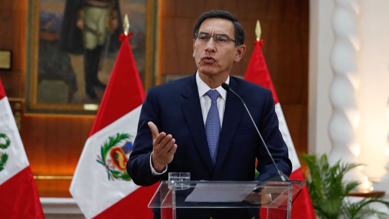 El presidente de Perú disolvió el Parlamento