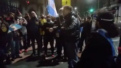 Video: Alfredo Casero apareció a los gritos en el Congreso y pidió "que se respete la Constitución" Video: Alfredo Casero apareció a los gritos en el Congreso y pidió "que se respete la Constitución"