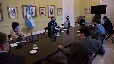 El Gabinete económico analizó las medidas contra la crisis económica El Gabinete económico analizó las medidas contra la crisis económica