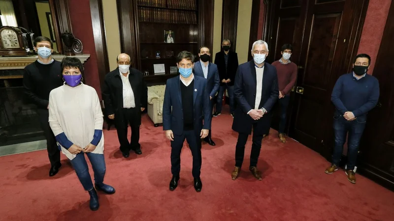 Axel Kicillof recibió a intendentes y establecieron un plan de acción por la toma de tierras