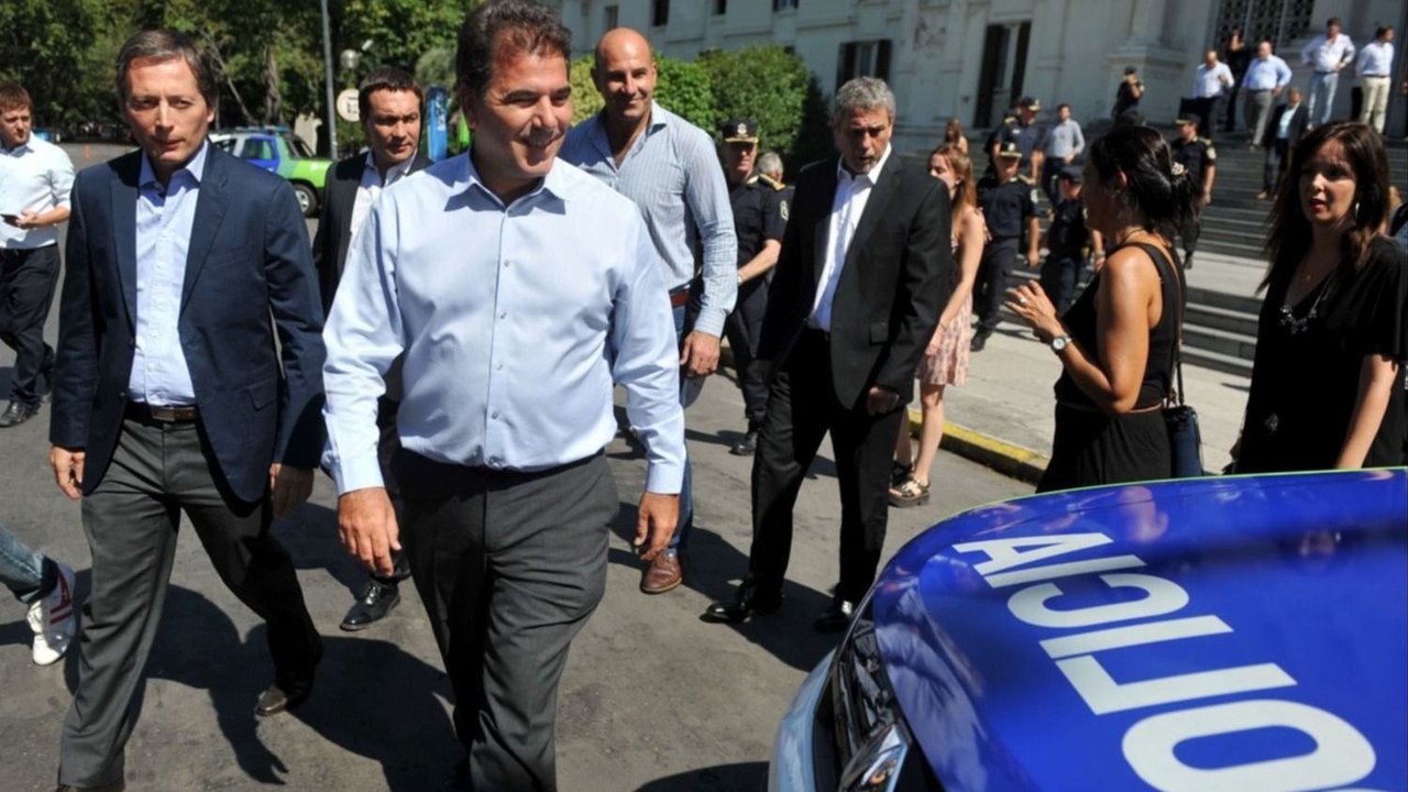 El Pro usa la ley de Ganancias para reforzar puentes con las fuerzas de seguridad