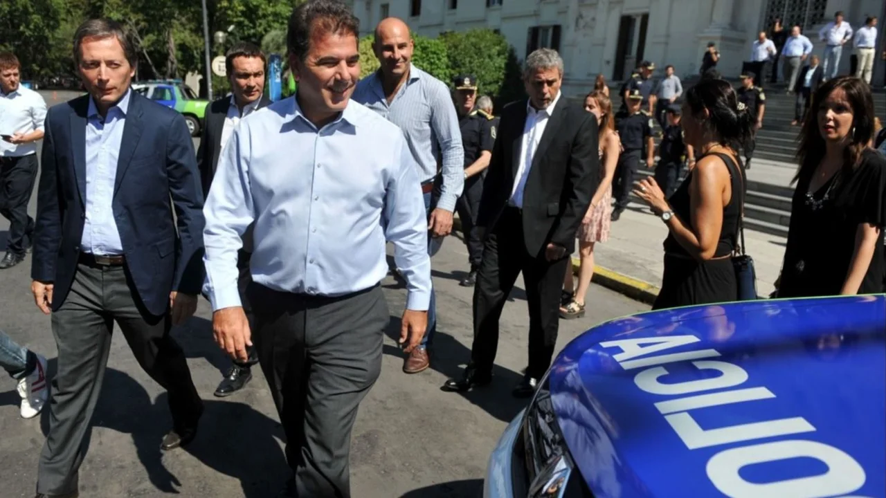 El Pro usa la ley de Ganancias para reforzar puentes con las fuerzas de seguridad