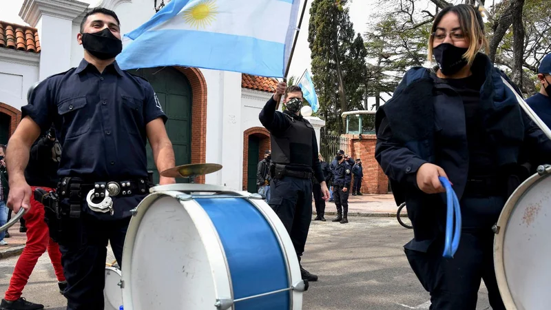 El debate que dejó la protesta de la Bonaerense: ¿La policía debe sindicalizarse? 