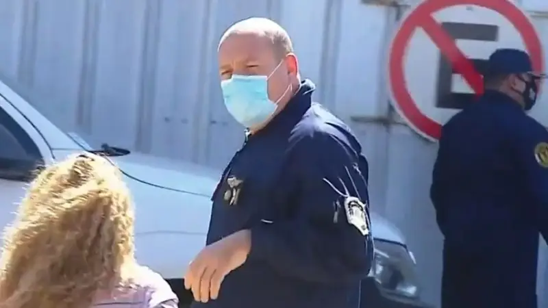 Insólito blooper: TN quiso seguir a Sergio Berni, pero lo confundió con un policía