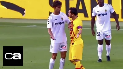 "¡Dejá de darme patadas, boludo!": la indignación de Messi con un defensor del Nàstic "¡Dejá de darme patadas, boludo!": la indignación de Messi con un defensor del Nàstic