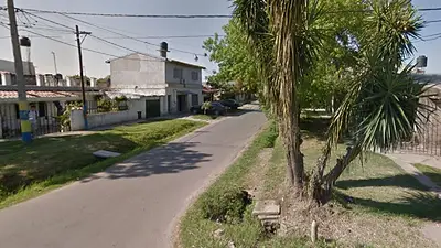 Balearon el frente de varias casas en Rosario y asesinaron a una adolescente Balearon el frente de varias casas en Rosario y asesinaron a una adolescente