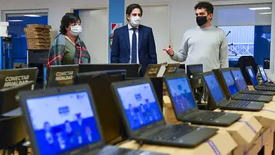 Educación renueva y amplía créditos para la compra de computadoras Educación renueva y amplía créditos para la compra de computadoras