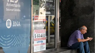 BCRA extiende hasta fin de año suspensión del cobro de comisiones para operar en cajeros BCRA extiende hasta fin de año suspensión del cobro de comisiones para operar en cajeros
