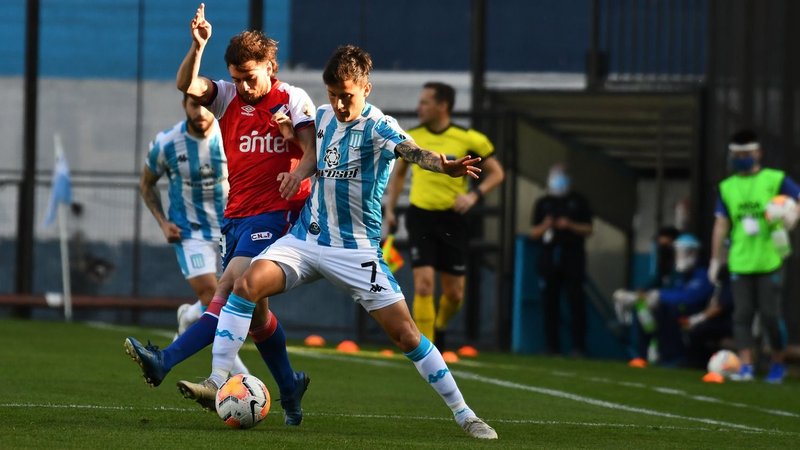Tarde fatal para Racing en la Copa: penal, expulsión, derrota y sin punta