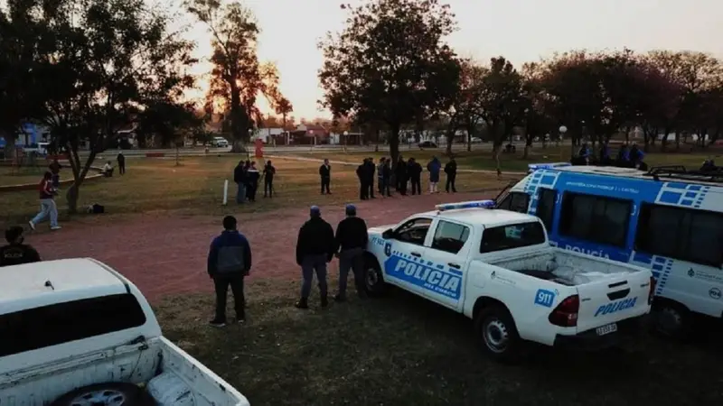Mataron de una puñalada y un ladrillazo a un hombre en Chaco: hay seis detenidos Mataron de una puñalada y un ladrillazo a un hombre en Chaco: hay seis detenidos