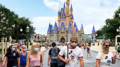Disney echará a casi 30 mil empleados por la pandemia Disney echará a casi 30 mil empleados por la pandemia