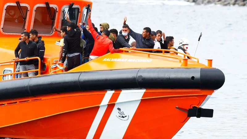 Crisis migratoria en España: las llegadas de inmigrantes a las Islas Canarias se duplican con respecto al año pasado
