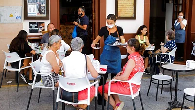 El desempleo en España cae en agosto a niveles previos al confinamiento por COVID El desempleo en España cae en agosto a niveles previos al confinamiento por COVID
