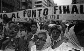 ¿Todo está guardado en la Memoria? El argentino que expuso los sótanos de la democracia | Teatro