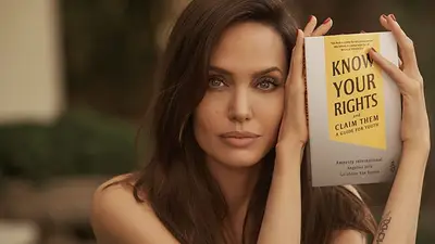 Angelina Jolie quiere que niños "luchen" con su nuevo libro sobre derechos de la infancia Angelina Jolie quiere que niños "luchen" con su nuevo libro sobre derechos de la infancia
