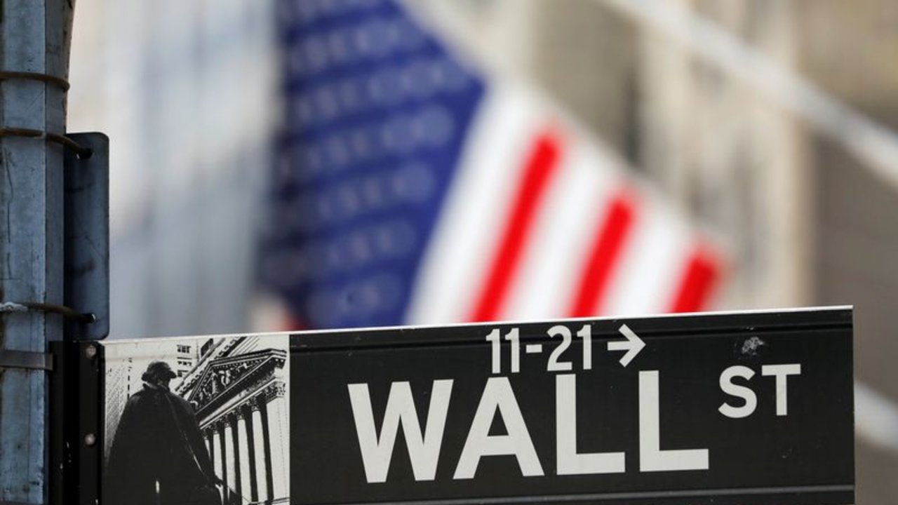 S&P 500 y Nasdaq tocan máximos récord impulsados por Apple