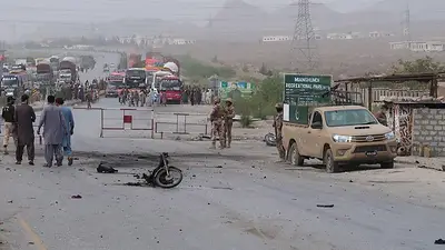 Atentado en Pakistán: un kamikaze se hizo estallar en moto Atentado en Pakistán: un kamikaze se hizo estallar en moto