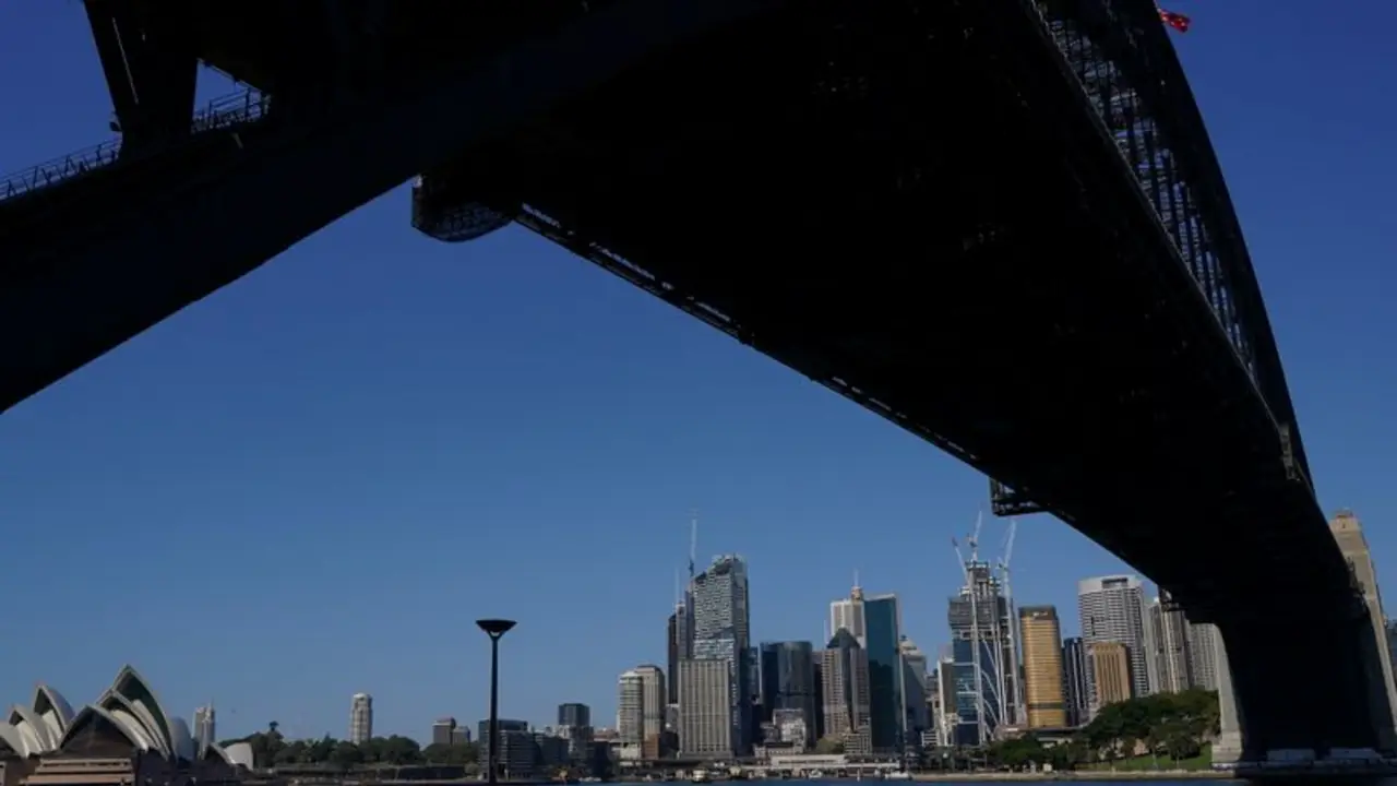 Australia acelera la vacunación contra el COVID-19 mientras Sídney se enfrenta a un pico de casos