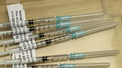 Evalúan la dosis de refuerzo de la vacuna para COVID-19 de Pfizer en la Unión Europea Evalúan la dosis de refuerzo de la vacuna para COVID-19 de Pfizer en la Unión Europea