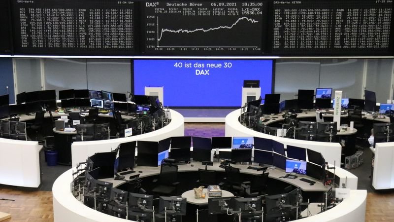 Las bolsas europeas se mantienen por debajo de máximos históricos, despuntan las telecos