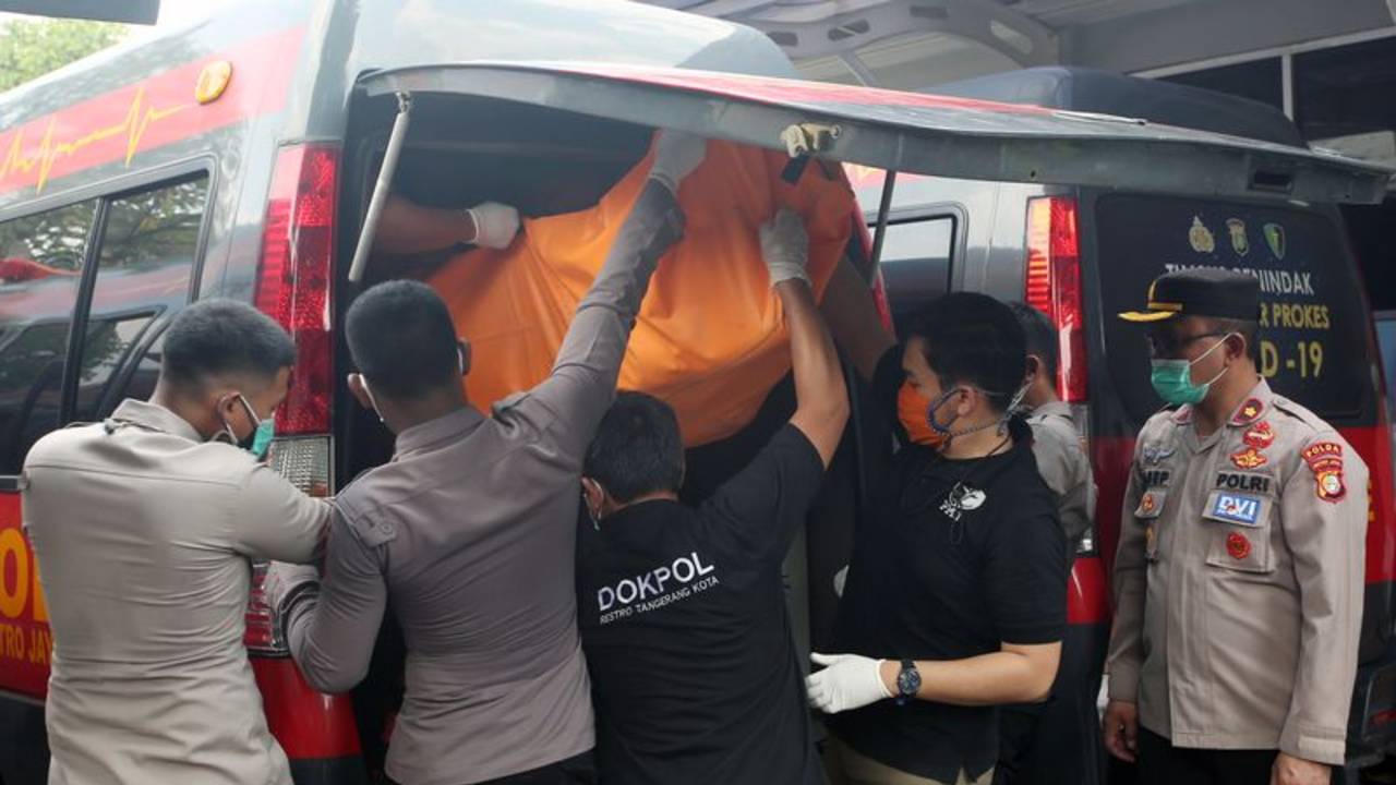 Mueren 41 personas en el incendio de una cárcel hacinada de Indonesia