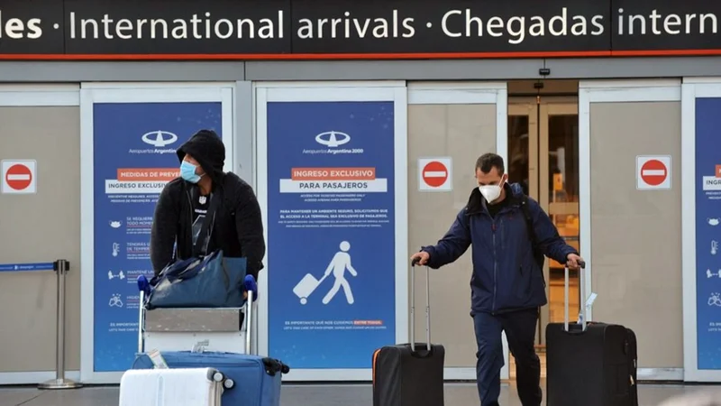 Extranjeros que visiten Estados Unidos deberán estar vacunados con dos dosis 