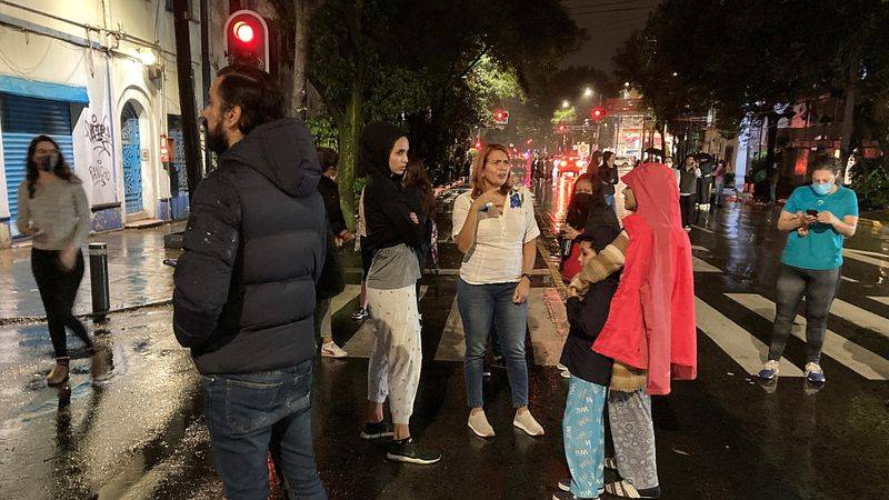 "Apocalipsis": raros relámpagos se sumaron al terremoto en México