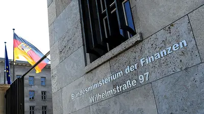 Angela Merkel ahora enfrenta una investigación por lavado de dinero en el Ministerio de Finanzas alemán Angela Merkel ahora enfrenta una investigación por lavado de dinero en el Ministerio de Finanzas alemán