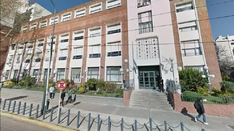 Se confirmaron tres casos de variante delta en el brote de covid-19 en un colegio porteño