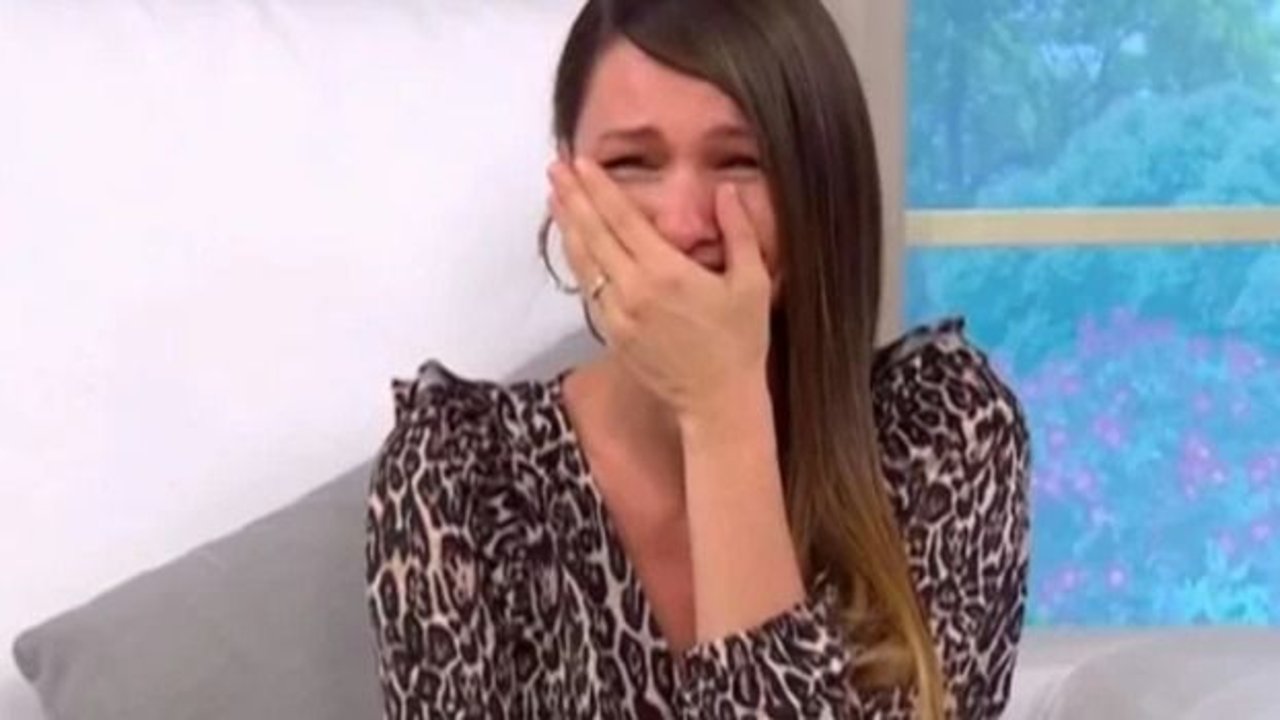 Pampita llorando.