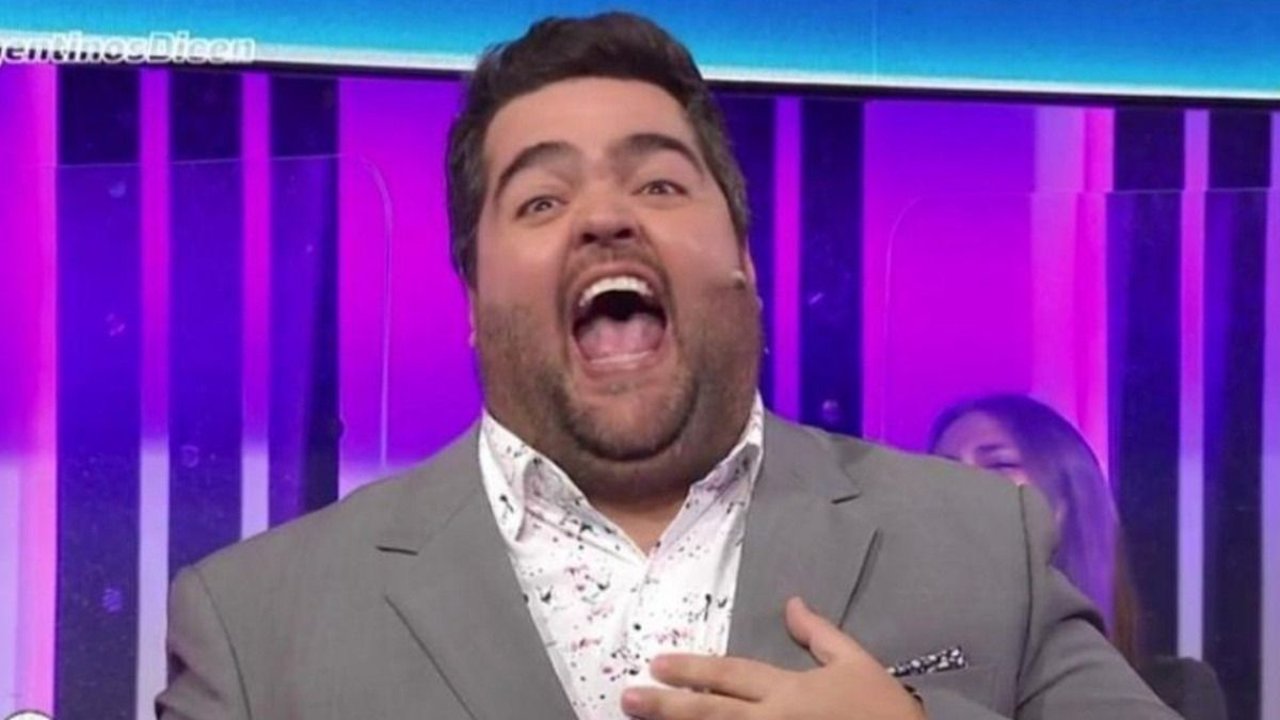 Darío Barassi riendo.