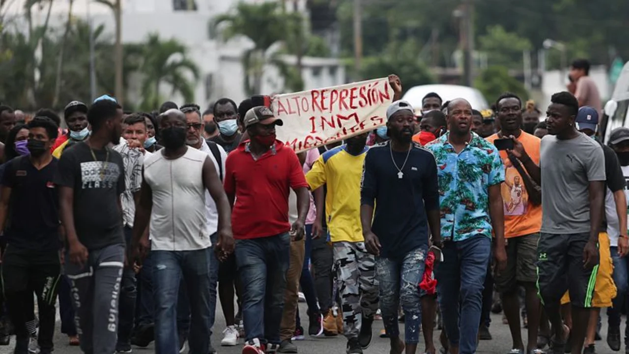 "No somos criminales", claman cientos migrantes en protesta al sur de México