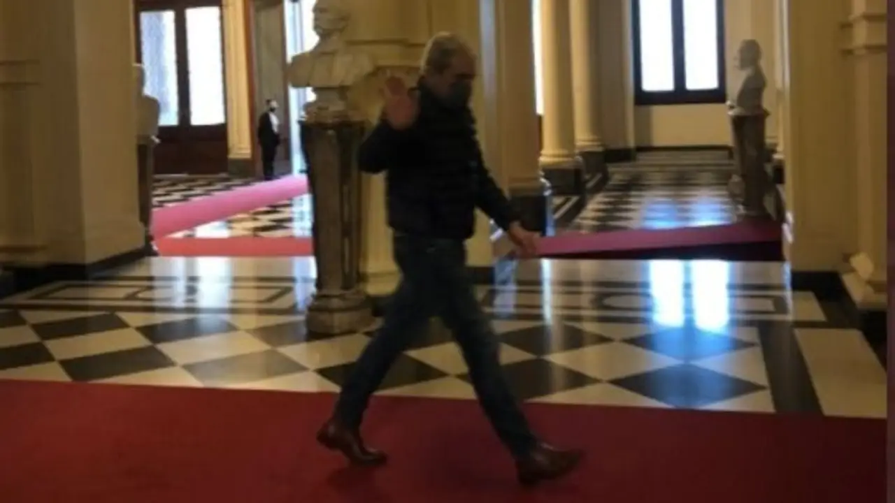 Aníbal Fernández llegó a la Rosada y ofreció ayuda en la crisis