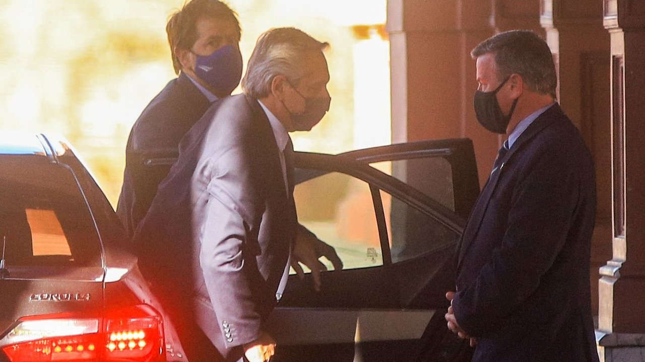 Alberto está reunido con sus ministros más cercanos para definir el rumbo del Gobierno