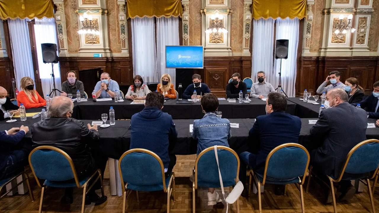 Kicillof analizó con intendentes la derrota del Gobierno en las PASO