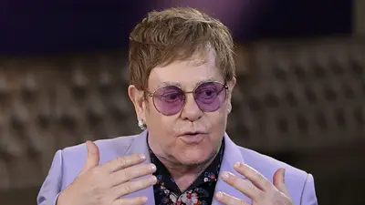 Elton John retrasa su gira europea por problemas en la cadera Elton John retrasa su gira europea por problemas en la cadera