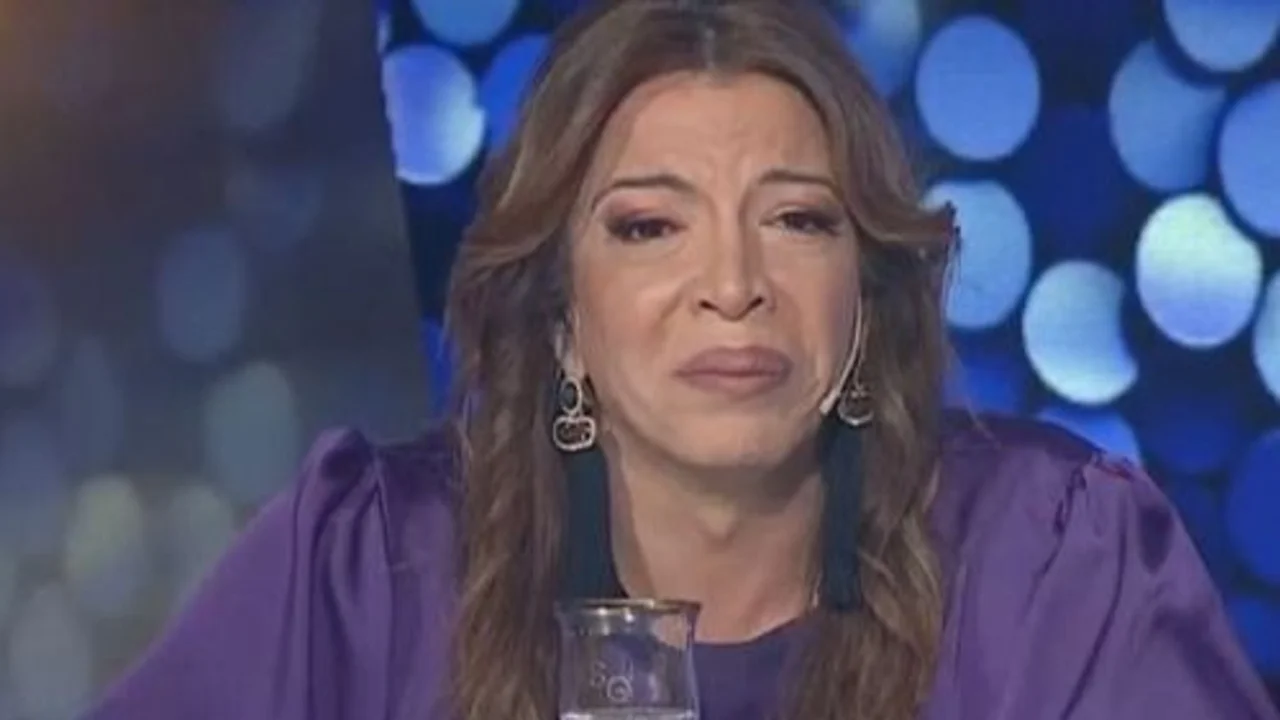 Lizy Tagliani llorando.