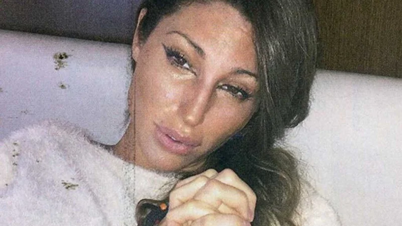Vicky Xipolitakis desalojada de su departamento con su hijo de dos años, Salvador