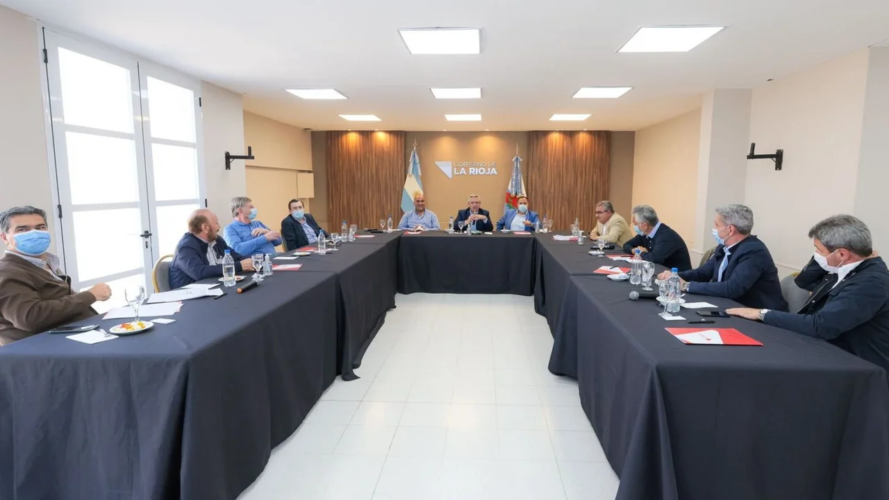 Tras cumbre con gobernadores, el Presidente permanecerá en La Rioja el fin de semana y el lunes retoma su agenda con las juras