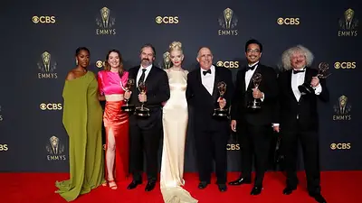 Premios Emmy: 'Ted Lasso', 'The Crown' y 'Gambito de dama' ganan los principales galardones Premios Emmy: 'Ted Lasso', 'The Crown' y 'Gambito de dama' ganan los principales galardones