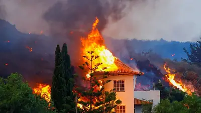 La erupción del volcán de La Palma destrozó casas y los ríos de lava dejan miles de evacuados La erupción del volcán de La Palma destrozó casas y los ríos de lava dejan miles de evacuados