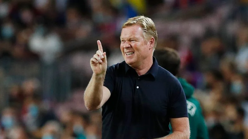 Ronald Koeman confía en sacar adelante a un Barcelona a la deriva 