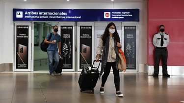 Extienden la cuarentena obligatoria para quienes regresen del exterior