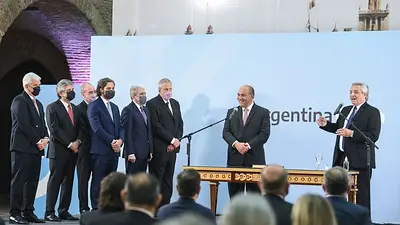 Alberto Fernández tomó juramento a los nuevos ministros de su Gabinete Alberto Fernández tomó juramento a los nuevos ministros de su Gabinete