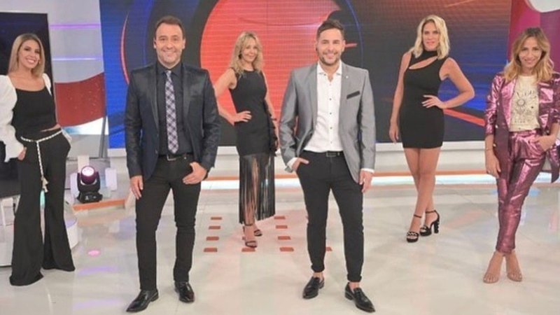 Intrusos, televisión, Karina Iavícoli, Adrián Pallares, Rodrigo Lussich, Evelyn Von Brocke