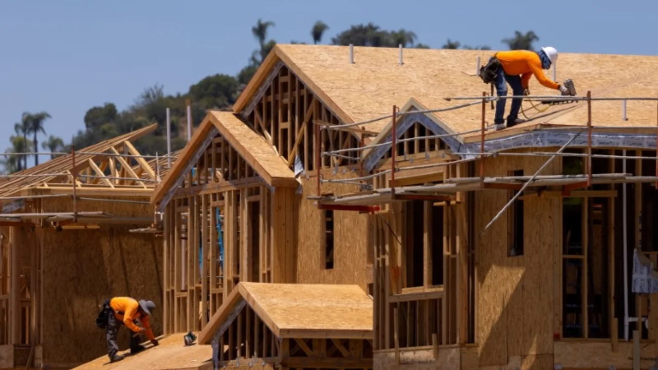 Las ventas de viviendas multifamiliares impulsan la construcción en EEUU en agosto