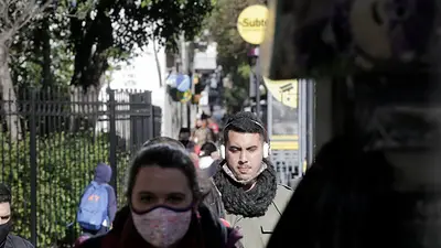 Nuevas medidas sanitarias: entre la alegría de estar mejor y el temor porque la pandemia no terminó Nuevas medidas sanitarias: entre la alegría de estar mejor y el temor porque la pandemia no terminó
